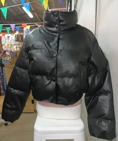 Puffa ecocuero negra para mujer - miniatura 2
