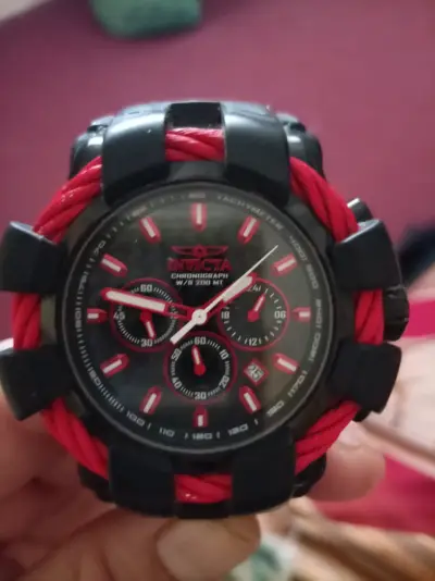 Reloj Invicta Bolt Sport Negro y Rojo - miniatura 1