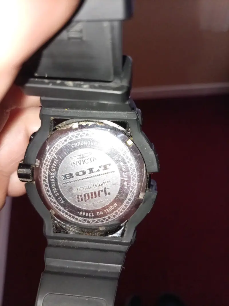 Reloj Invicta Bolt Sport Negro y Rojo - 2