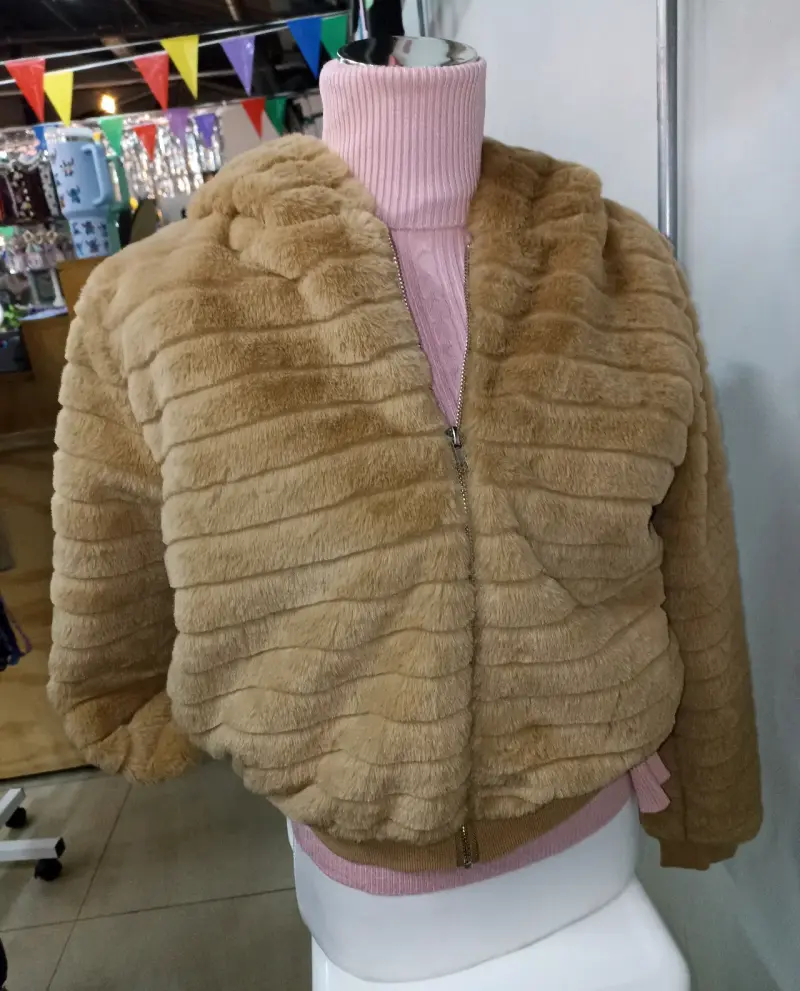 Polerón piel beige con capucha para mujer - 2
