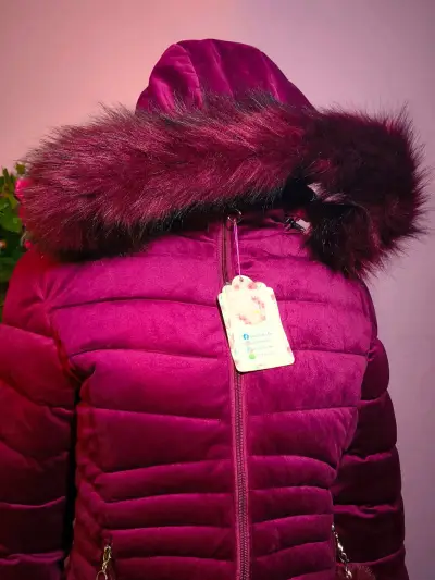Chaqueta de invierno aterciopelada con capucha - miniatura 1