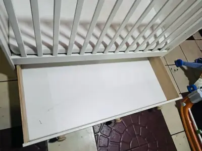 Cuna de madera blanca con cajón inferior - miniatura 3