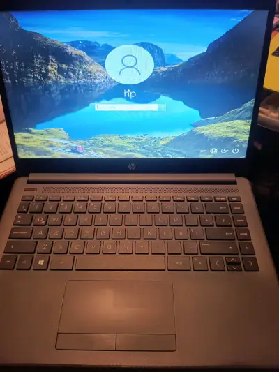 Notebook HP Intel Celeron 4GB RAM - miniatura 1