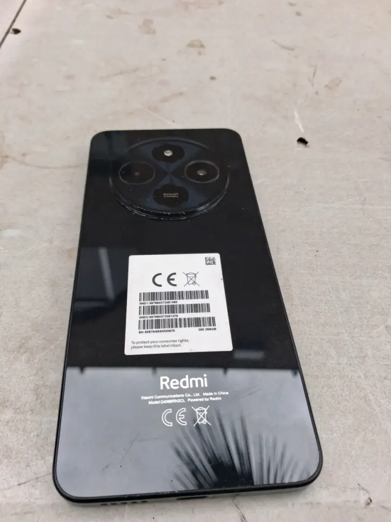 Smartphone Redmi con triple cámara - 2