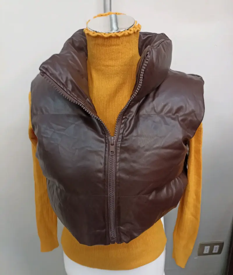 Puffa ecocuero marrón para mujer