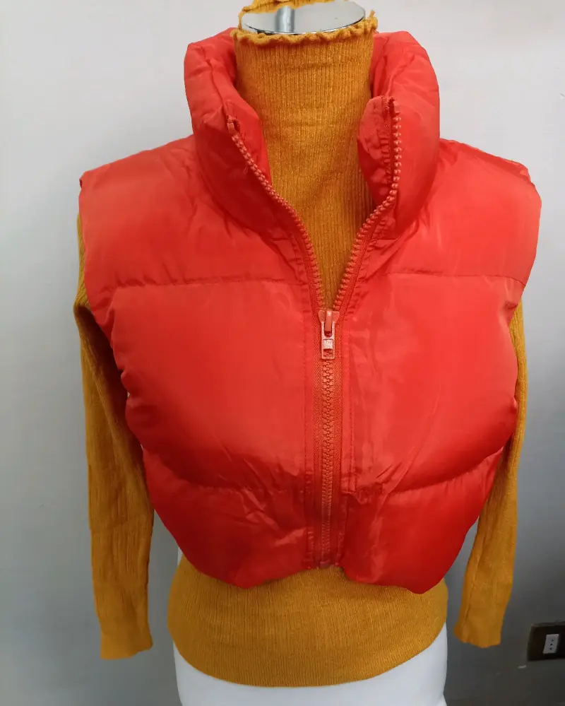 Puffa  naranja sin mangas para mujer