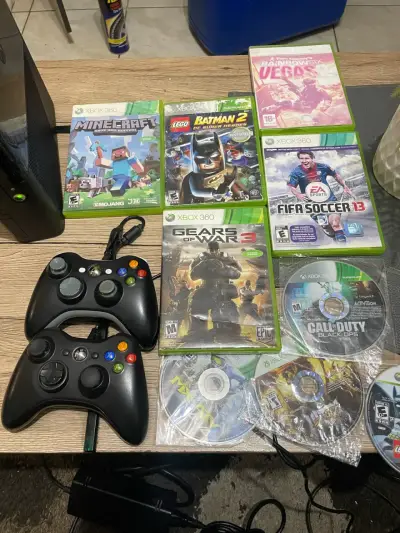 Xbox 360 E + 2 Controles + 9 Juegos Originales – M - miniatura 2