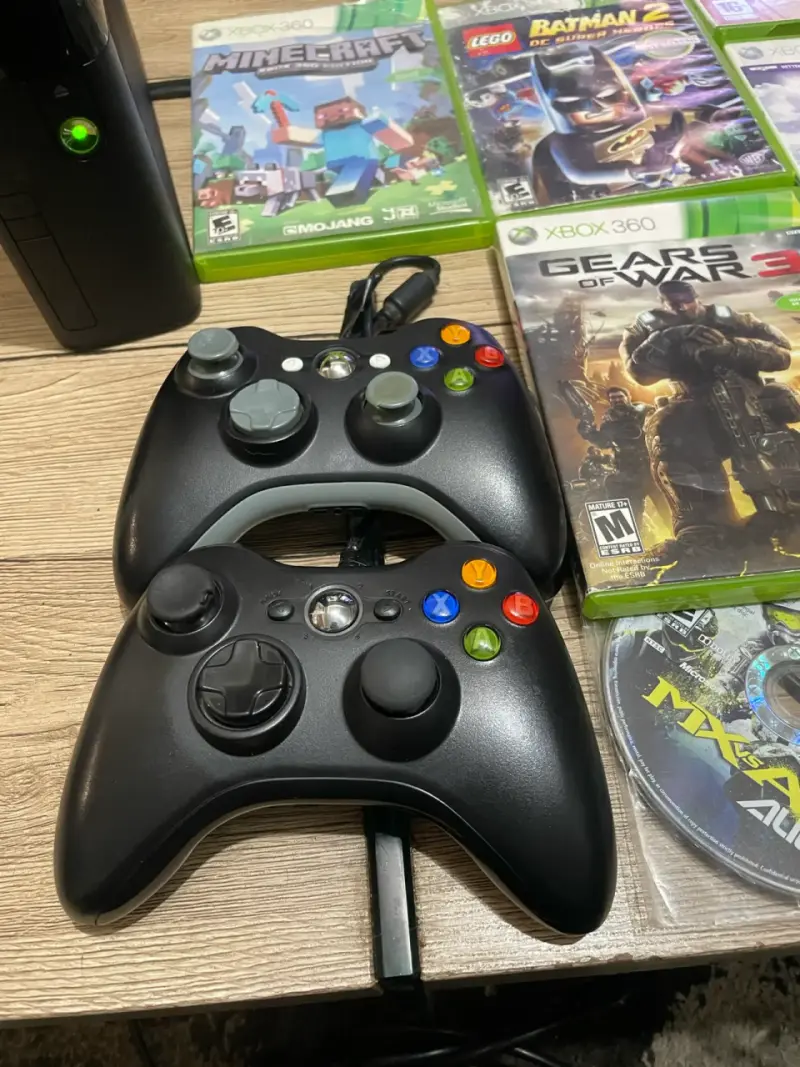 Xbox 360 E + 2 Controles + 9 Juegos Originales – M - 3