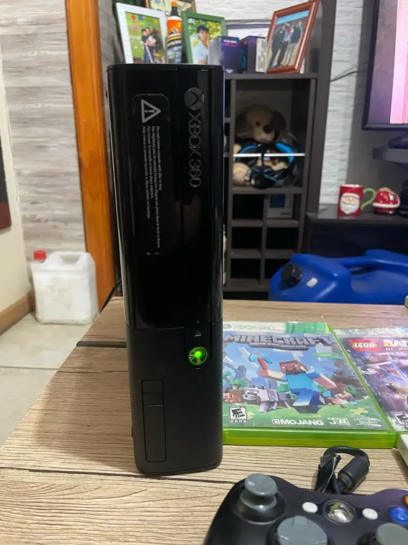 Xbox 360 E + 2 Controles + 9 Juegos Originales – M - 4