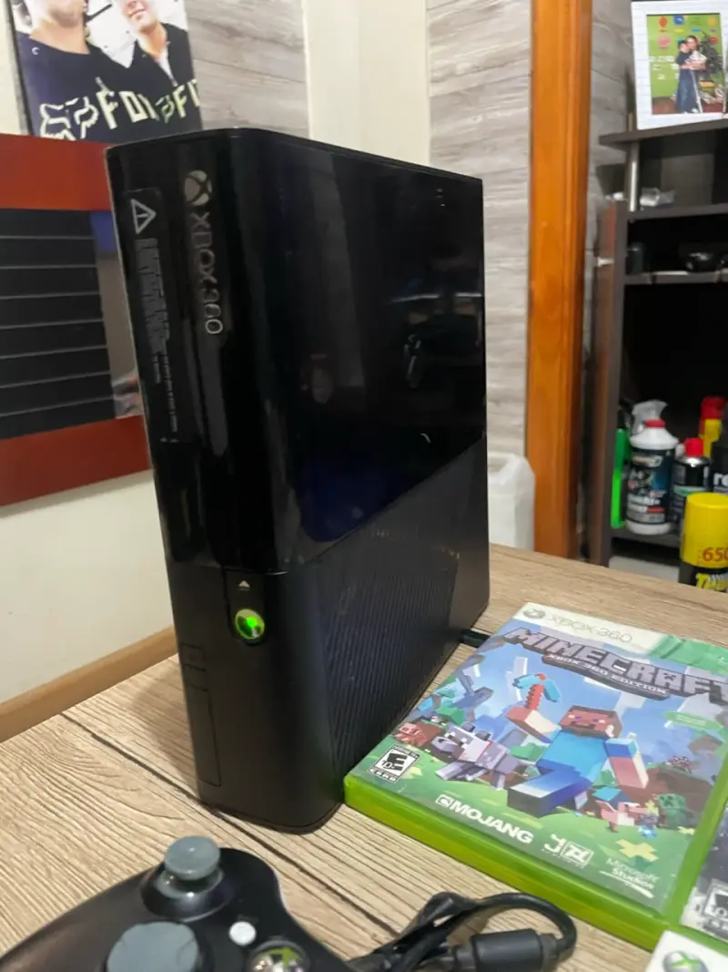 Xbox 360 E + 2 Controles + 9 Juegos Originales – M - 5