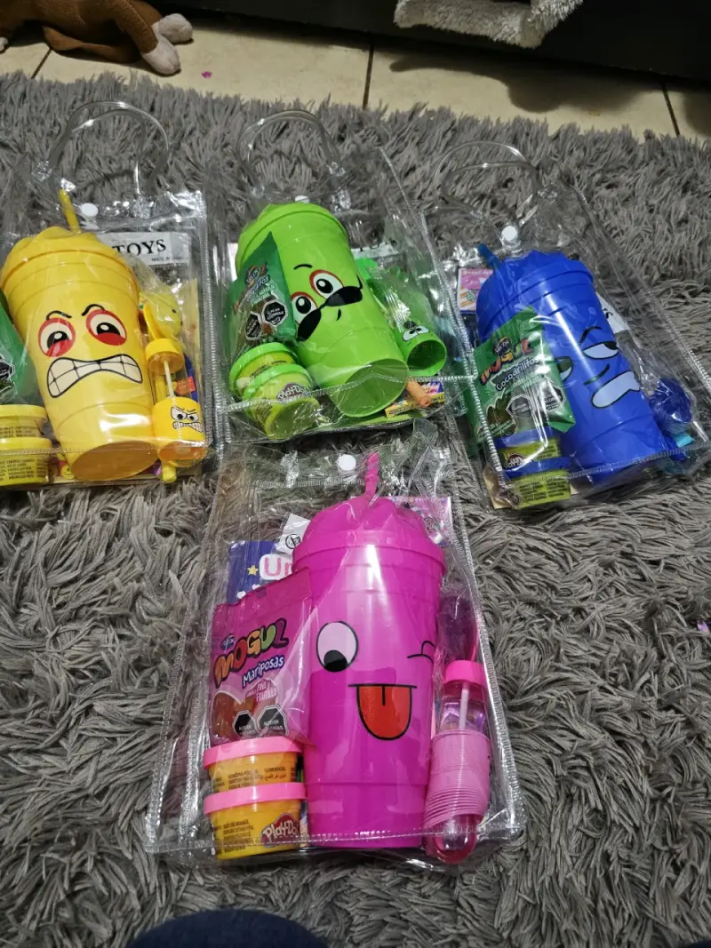 Set de Juguetes con Vasos Divertidos y Plastilina - 2