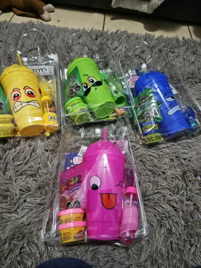 Set de Juguetes con Vasos Divertidos y Plastilina - miniatura 2