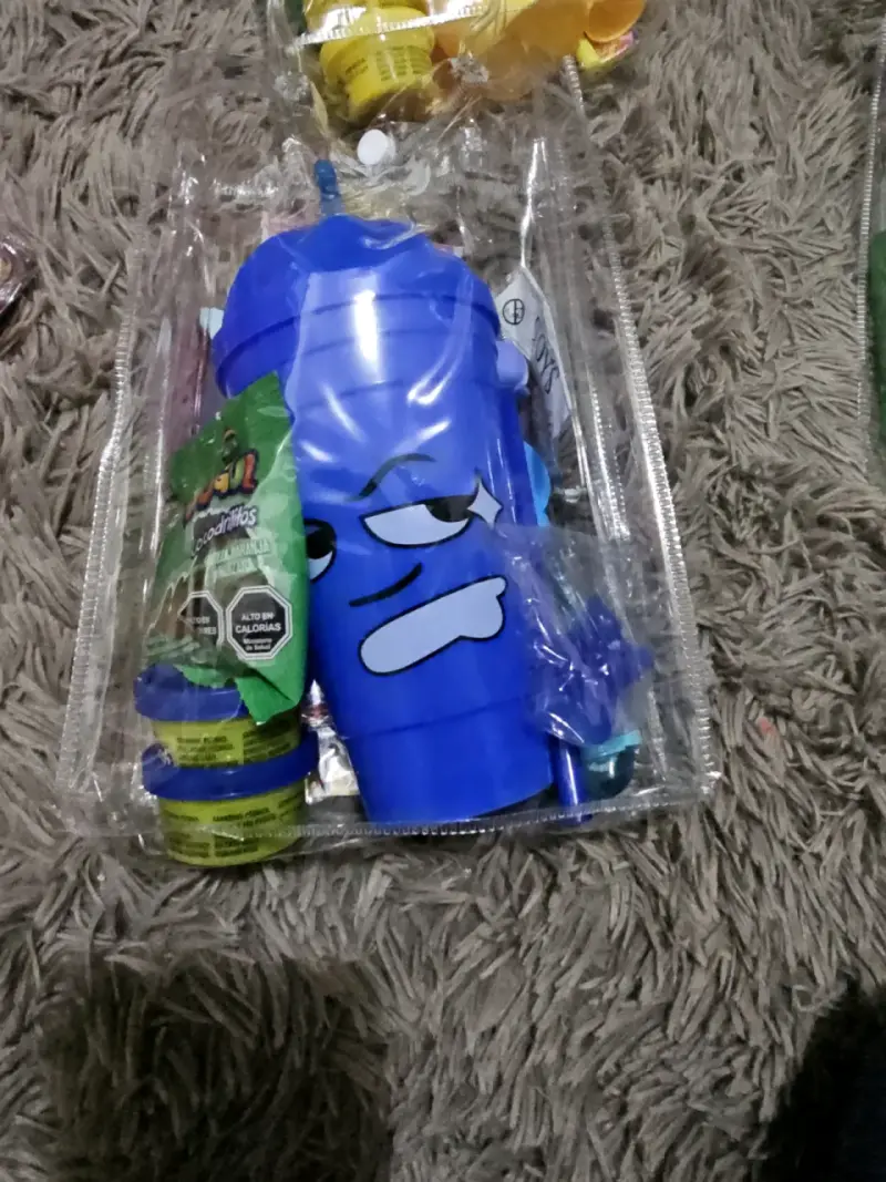 Set de Juguetes con Vasos Divertidos y Plastilina - 3
