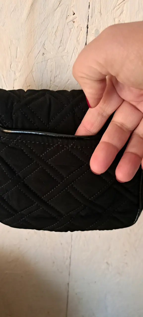 Cartera negra con cadena elegante - 3