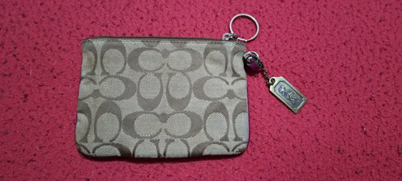 Monedero Coach con diseño clásico y llavero - 2