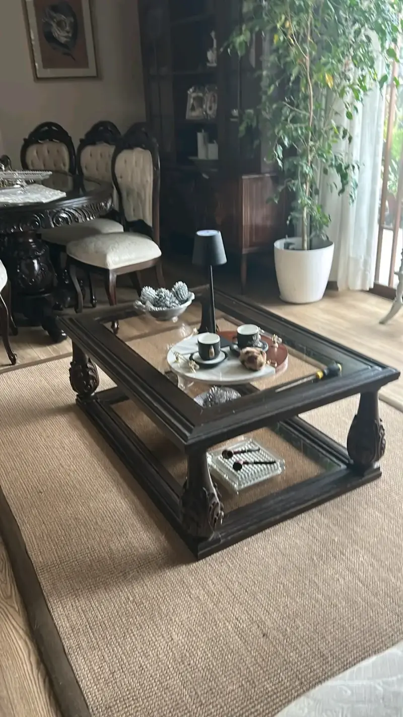 Elegante juego de comedor de madera tallada - 5