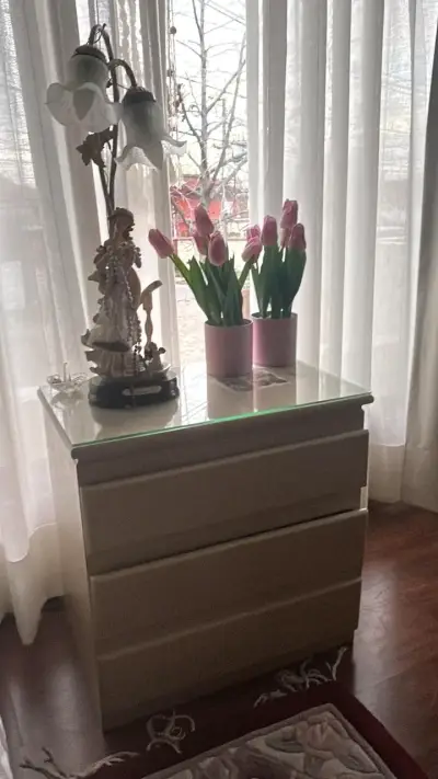 Elegante juego de comedor de madera tallada - miniatura 6