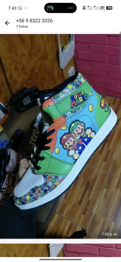 Zapatillas deportivas con diseño gráfico coloridas - miniatura 3