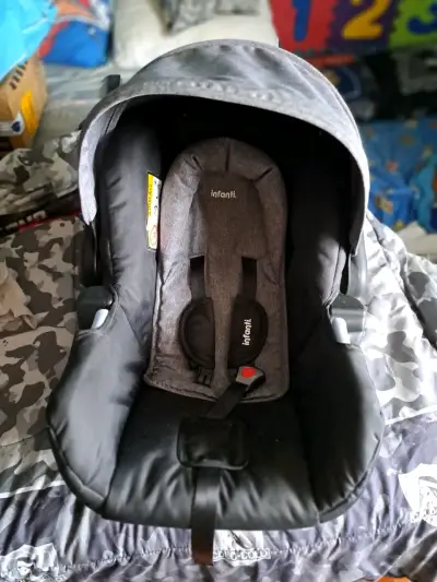Silla de Auto para Bebé Infanti Negra - miniatura 1