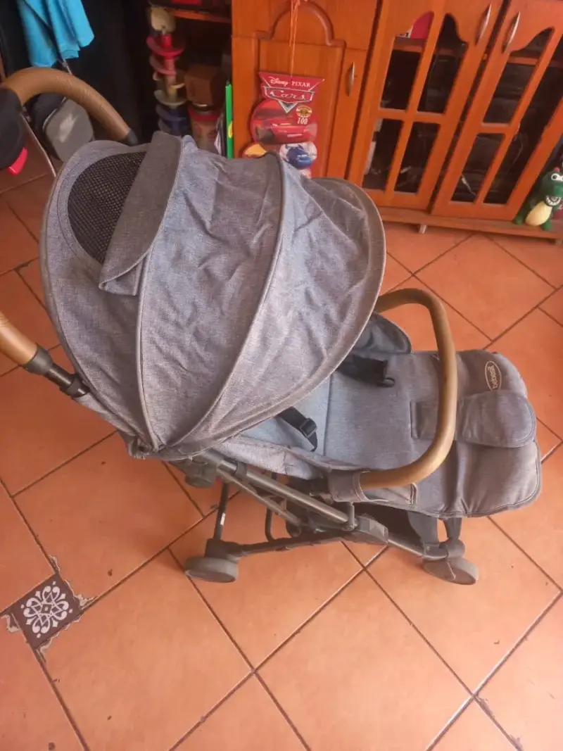 Coche de bebé plegable gris con manillar ajustable - 6