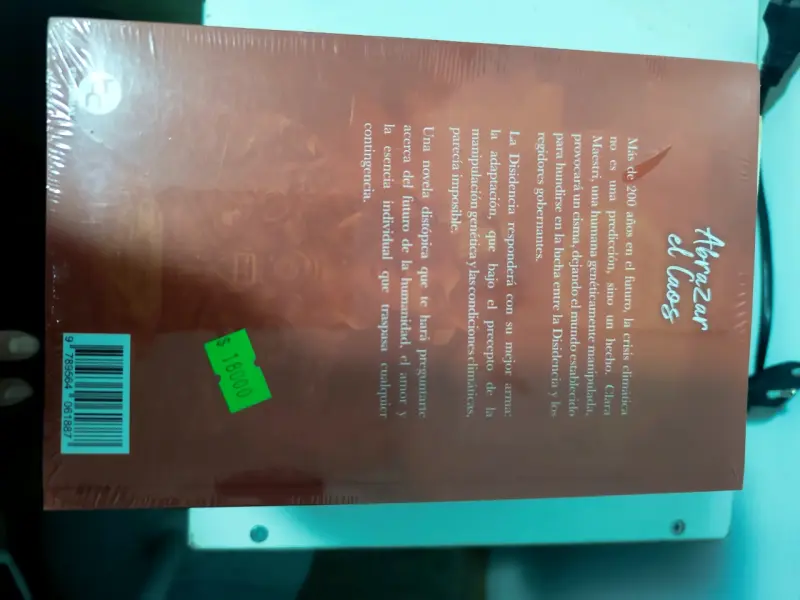 Libro 'Abrazar el Caos' de Sol Arrigada Espinoza - 2