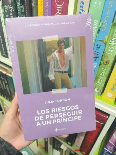Libro 'Los Riesgos de Perseguir a un Príncipe' de Julia London - miniatura 1