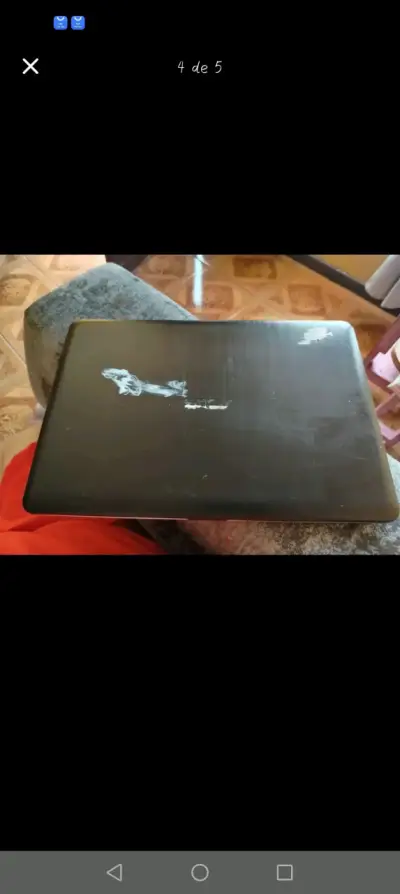Laptop ASUS VivoBook 15 con detalles de uso - miniatura 2