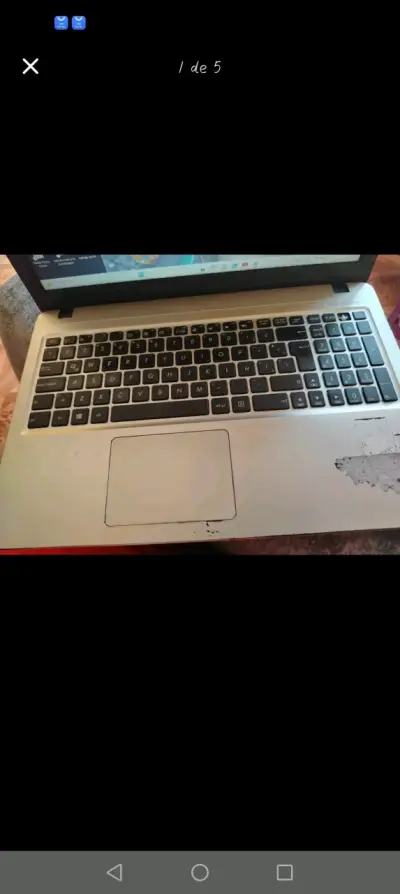 Laptop ASUS VivoBook 15 con detalles de uso - miniatura 5