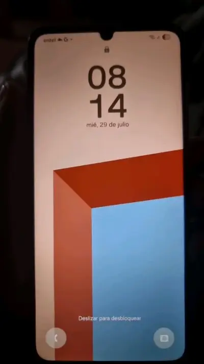 Smartphone Samsung con doble cámara trasera - miniatura 1