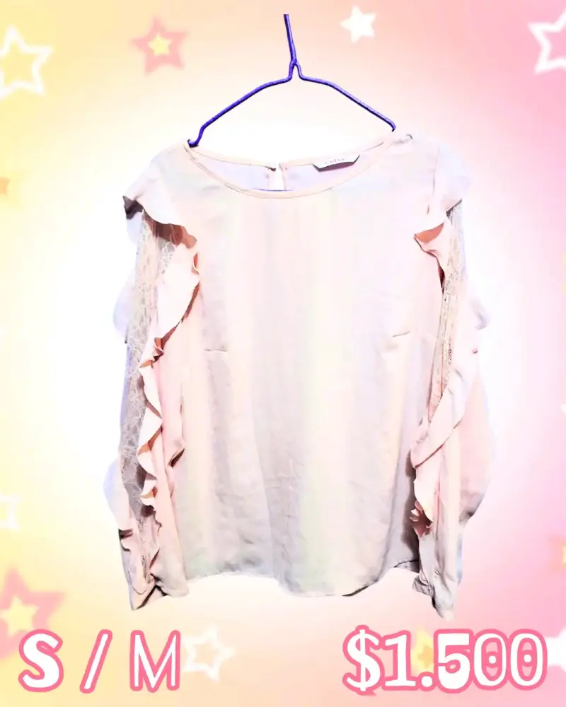 Blusa rosa con vuelos y encaje S/M