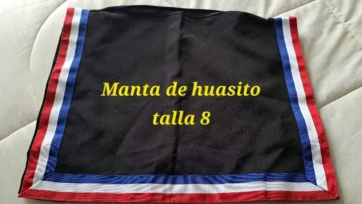 Manta de huasito talla 8 con bordes tricolor