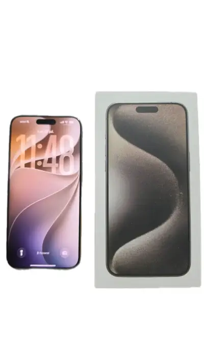 Smartphone con caja y funda protectora - miniatura 1