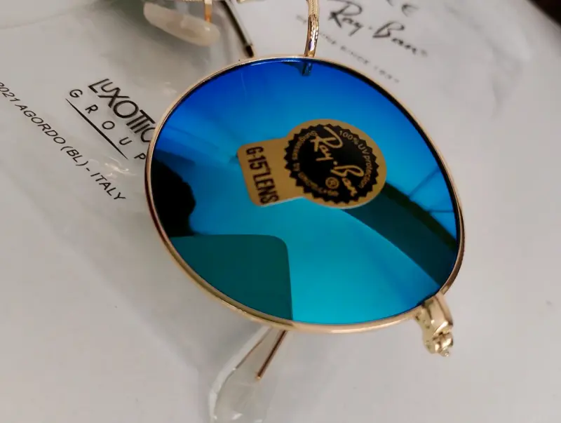 Gafas de sol Ray-Ban azul espejadas. - 2