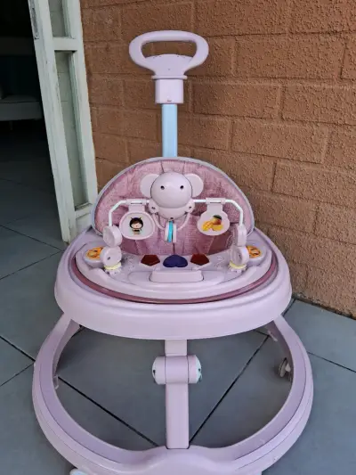 Andador para bebé con juguetes interactivos - miniatura 1