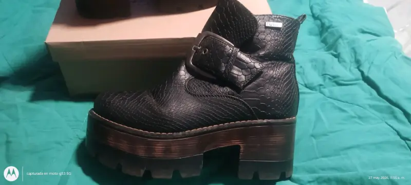 Botines negros de cuero con plataforma Poema