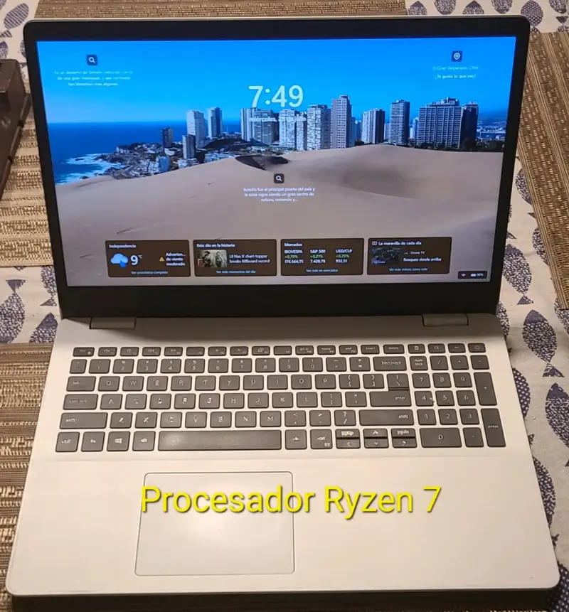 Laptop con Procesador Ryzen 7 y 16GB RAM - 1