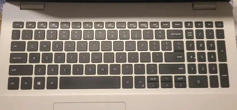 Laptop con Procesador Ryzen 7 y 16GB RAM - 4
