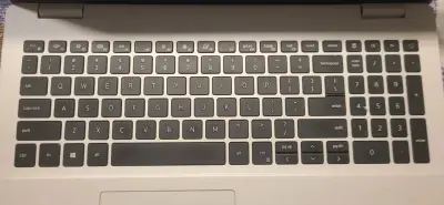 Laptop con Procesador Ryzen 7 y 16GB RAM - miniatura 4