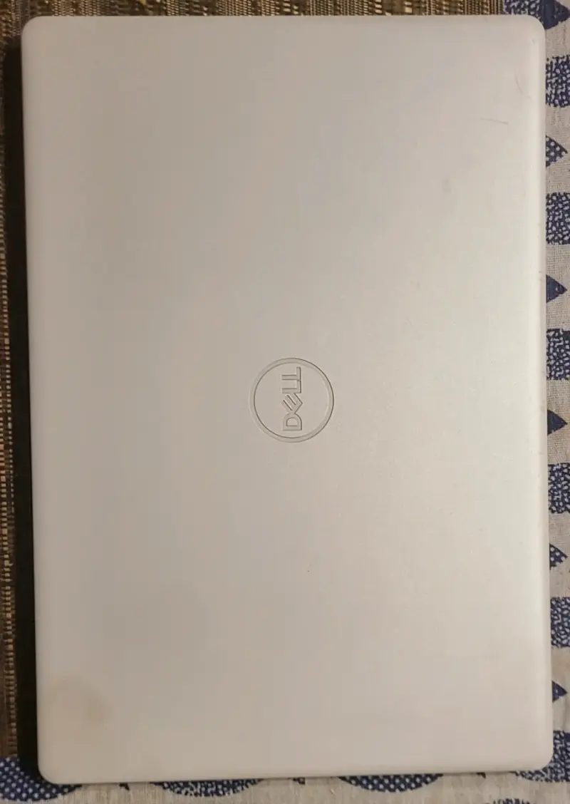 Laptop con Procesador Ryzen 7 y 16GB RAM - 5