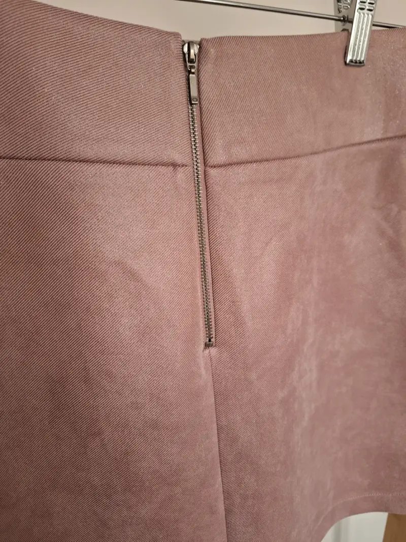 Falda iO corta rosa talla 38 - 3