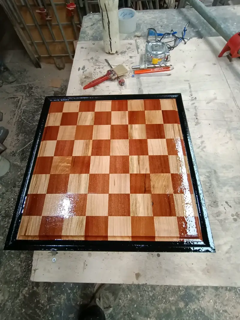 Tablero de ajedrez de madera artesanal - 1