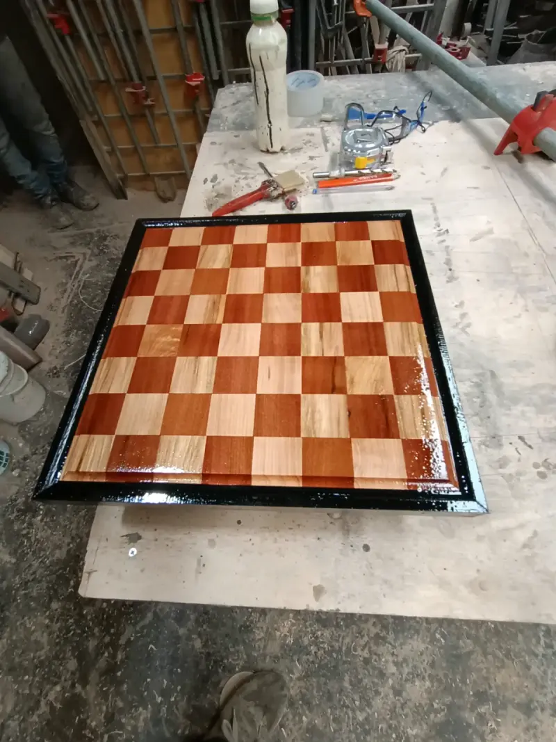 Tablero de ajedrez de madera artesanal - 2