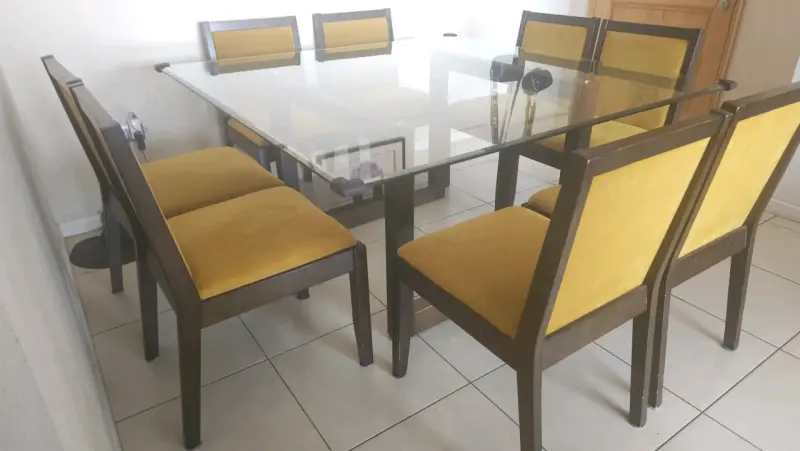 Juego de comedor con mesa de vidrio y 8 sillas - 3