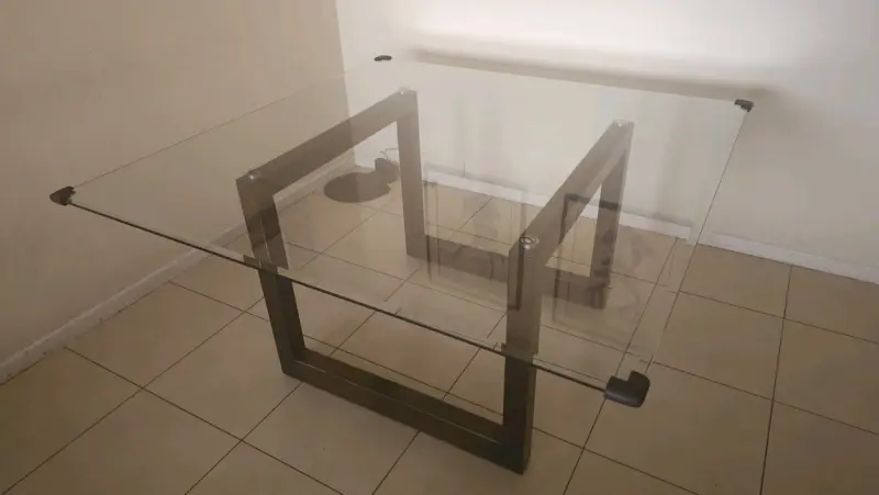 Juego de comedor con mesa de vidrio y 8 sillas - 5