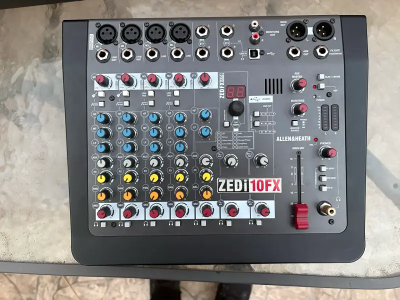 Mezclador de Audio Allen & Heath ZEDi-10FX con Efectos - 1