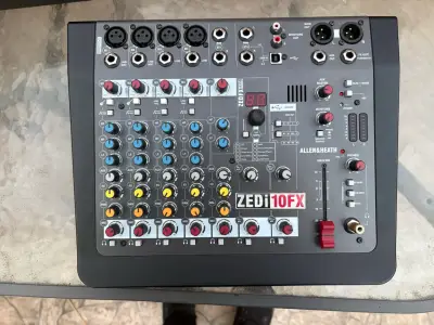 Mezclador de Audio Allen & Heath ZEDi-10FX con Efectos - miniatura 1