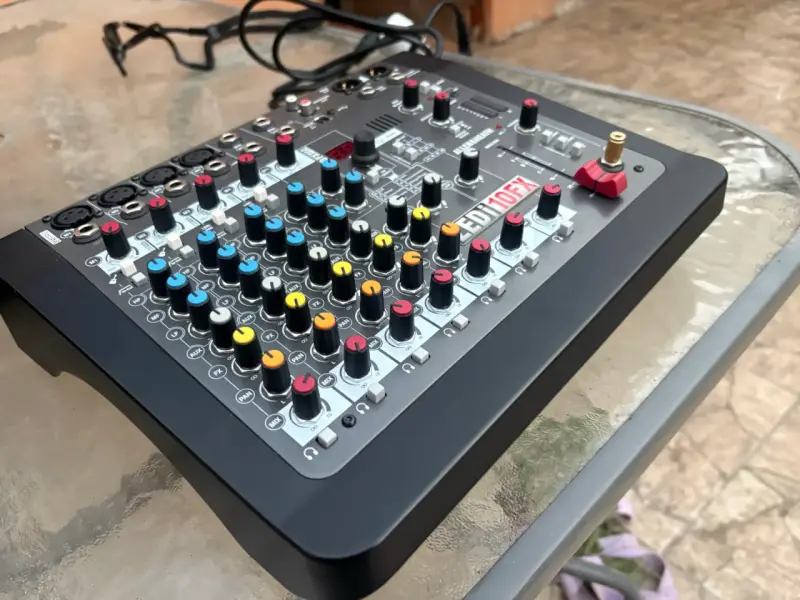 Mezclador de Audio Allen & Heath ZEDi-10FX con Efectos - 3