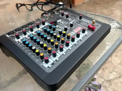 Mezclador de Audio Allen & Heath ZEDi-10FX con Efectos - miniatura 3