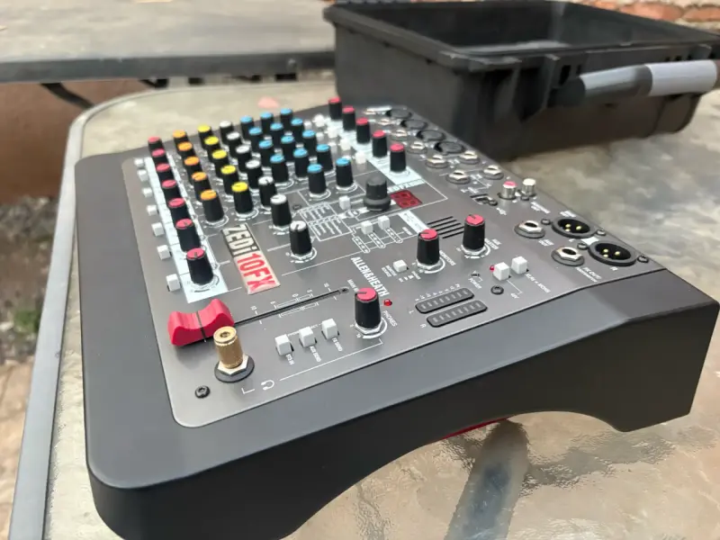 Mezclador de Audio Allen & Heath ZEDi-10FX con Efectos - 4