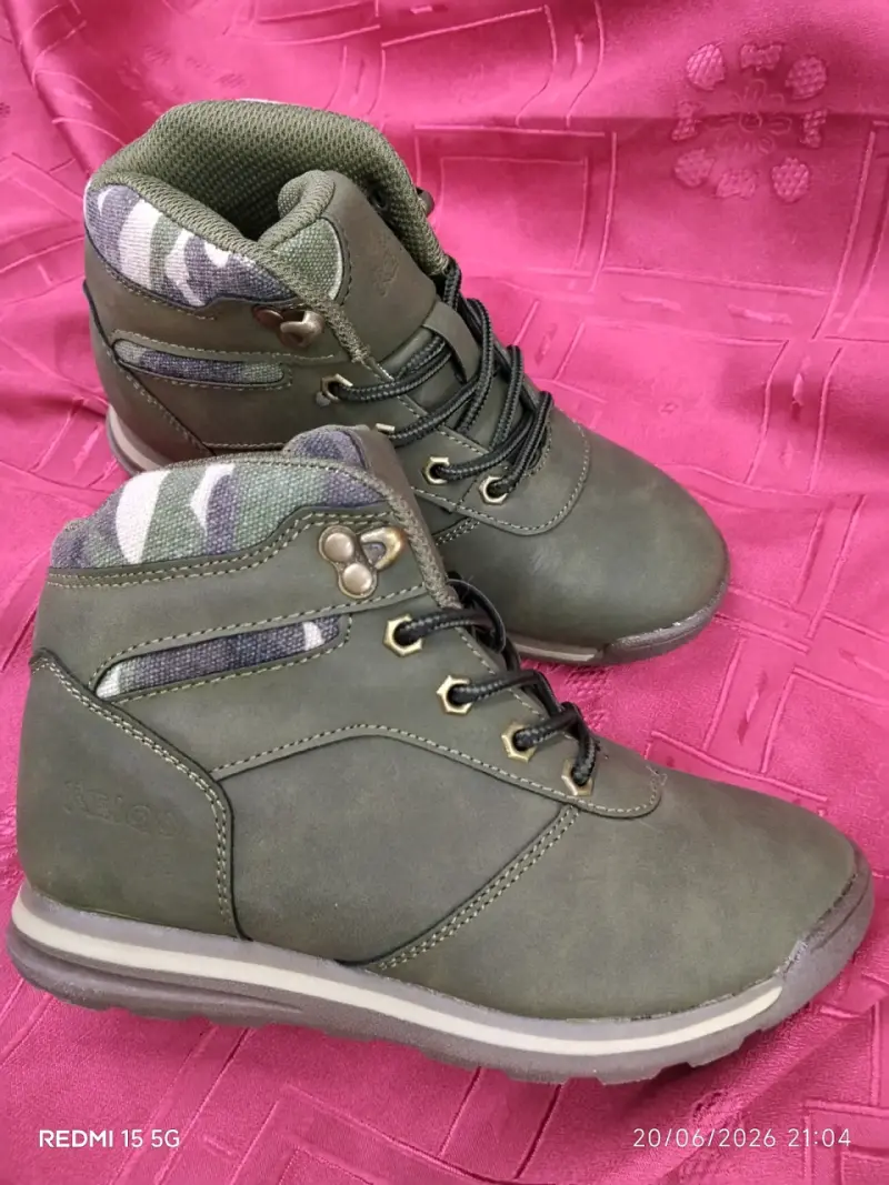 Botas de montaña verdes niño